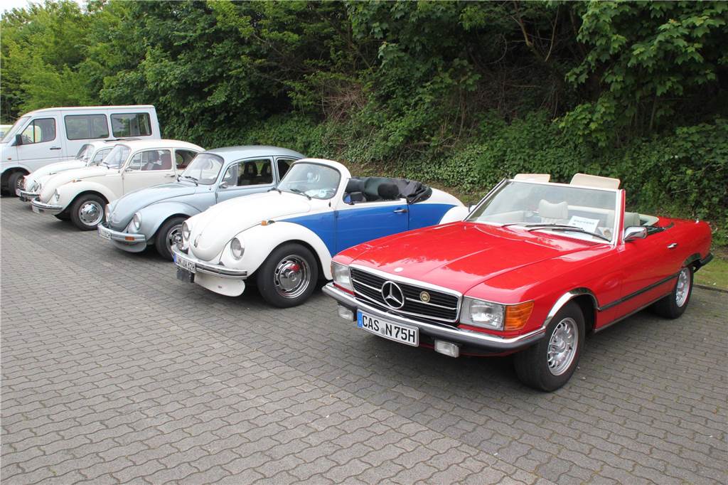 Beim 17. Käfertreffen der „I.G. Die Luftgekühlten Lünen“ gab es nicht nur für Oldtimerliebhaber eine Vielzahl an alten VW-Modellen zu besichtigen. Probesitzen und Fachsimpeln gehörte selbstverständlich dazu.