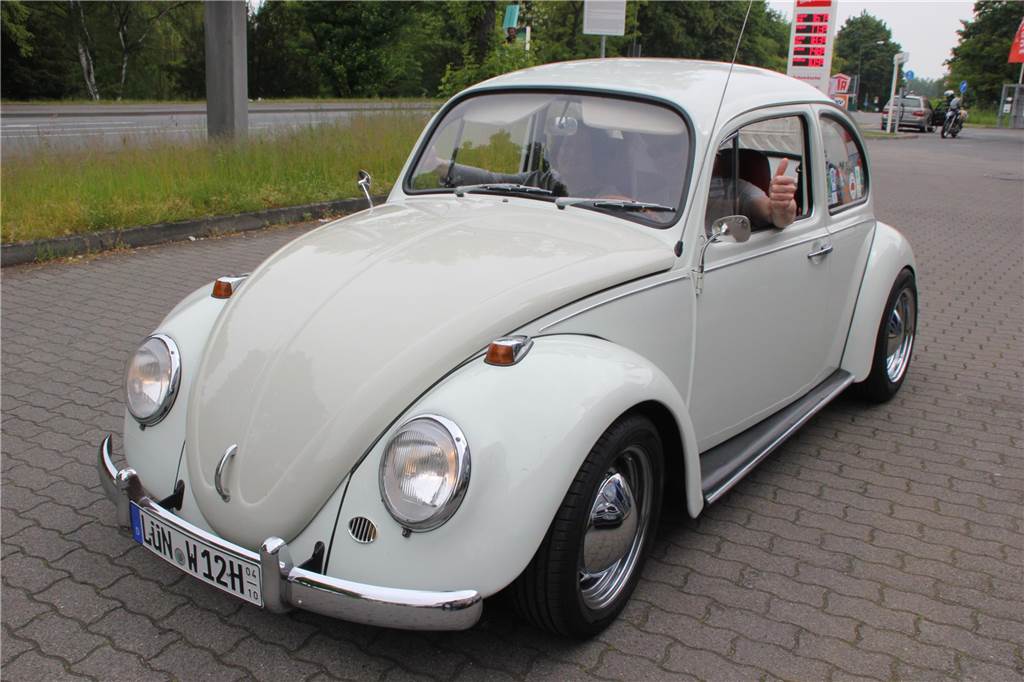 Beim 17. Käfertreffen der „I.G. Die Luftgekühlten Lünen“ gab es nicht nur für Oldtimerliebhaber eine Vielzahl an alten VW-Modellen zu besichtigen. Probesitzen und Fachsimpeln gehörte selbstverständlich dazu.