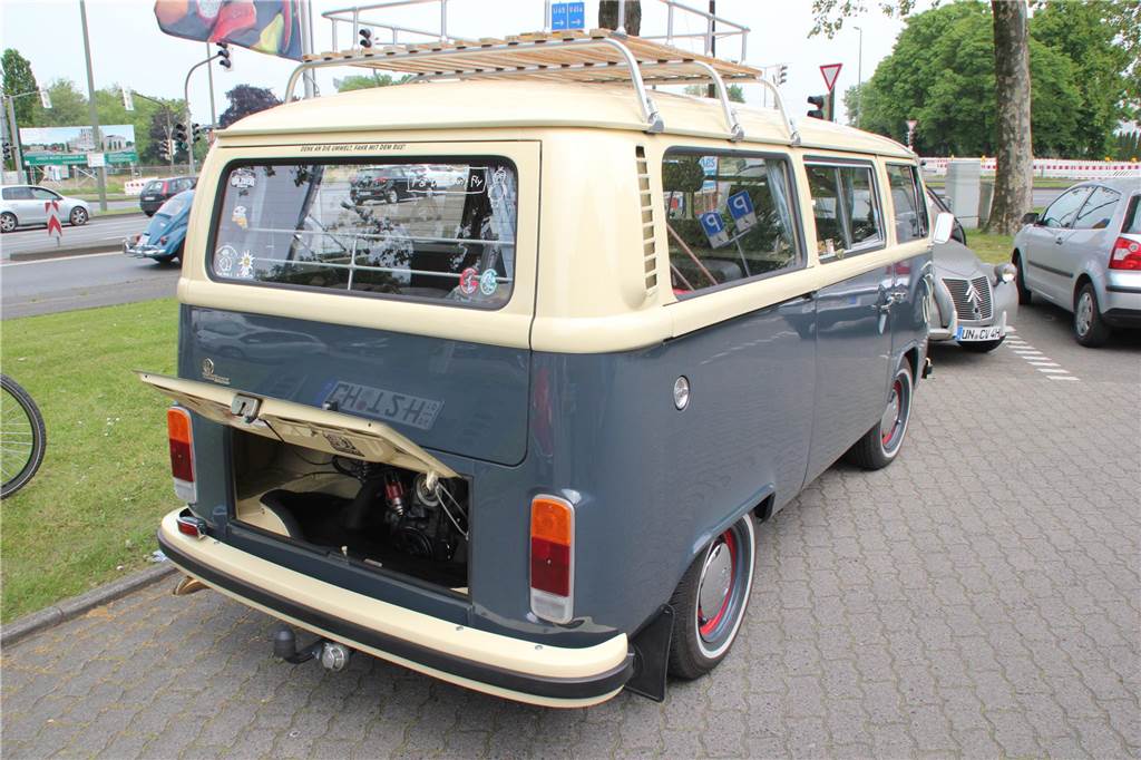 Beim 17. Käfertreffen der „I.G. Die Luftgekühlten Lünen“ gab es nicht nur für Oldtimerliebhaber eine Vielzahl an alten VW-Modellen zu besichtigen. Probesitzen und Fachsimpeln gehörte selbstverständlich dazu.