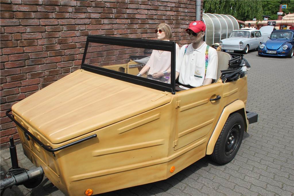 Beim 17. Käfertreffen der „I.G. Die Luftgekühlten Lünen“ gab es nicht nur für Oldtimerliebhaber eine Vielzahl an alten VW-Modellen zu besichtigen. Probesitzen und Fachsimpeln gehörte selbstverständlich dazu.