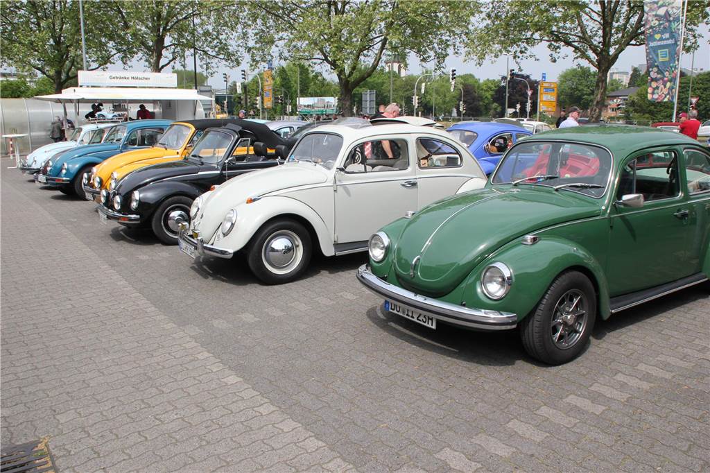 Beim 17. Käfertreffen der „I.G. Die Luftgekühlten Lünen“ gab es nicht nur für Oldtimerliebhaber eine Vielzahl an alten VW-Modellen zu besichtigen. Probesitzen und Fachsimpeln gehörte selbstverständlich dazu.