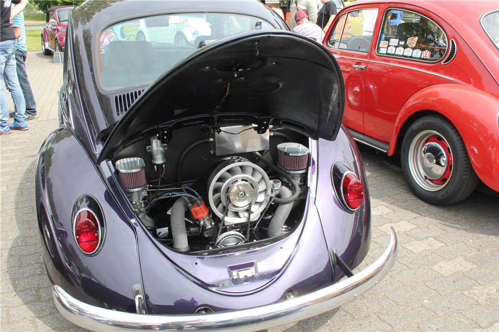Beim 17. Käfertreffen der „I.G. Die Luftgekühlten Lünen“ gab es nicht nur für Oldtimerliebhaber eine Vielzahl an alten VW-Modellen zu besichtigen. Probesitzen und Fachsimpeln gehörte selbstverständlich dazu.