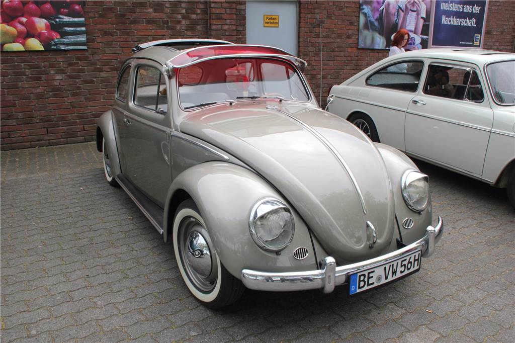 Beim 17. Käfertreffen der „I.G. Die Luftgekühlten Lünen“ gab es nicht nur für Oldtimerliebhaber eine Vielzahl an alten VW-Modellen zu besichtigen. Probesitzen und Fachsimpeln gehörte selbstverständlich dazu.