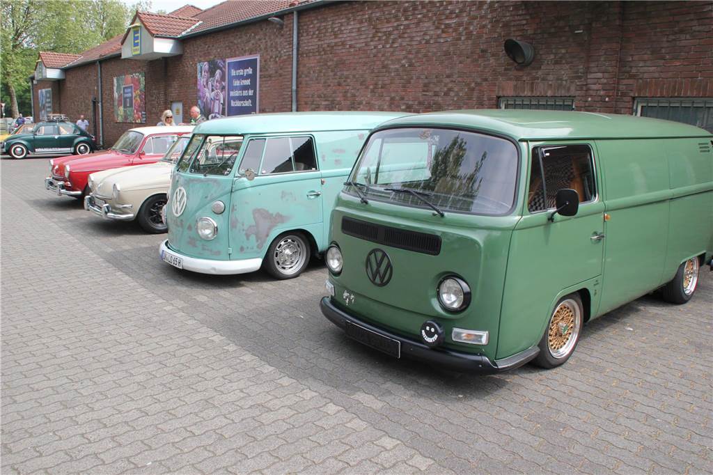 Beim 17. Käfertreffen der „I.G. Die Luftgekühlten Lünen“ gab es nicht nur für Oldtimerliebhaber eine Vielzahl an alten VW-Modellen zu besichtigen. Probesitzen und Fachsimpeln gehörte selbstverständlich dazu.
