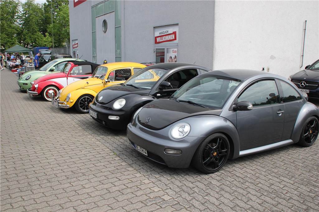 Beim 17. Käfertreffen der „I.G. Die Luftgekühlten Lünen“ gab es nicht nur für Oldtimerliebhaber eine Vielzahl an alten VW-Modellen zu besichtigen. Probesitzen und Fachsimpeln gehörte selbstverständlich dazu.