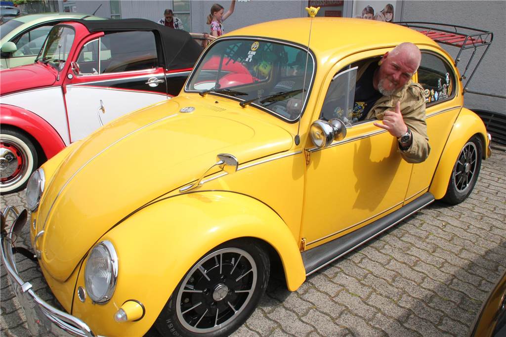 Beim 17. Käfertreffen der „I.G. Die Luftgekühlten Lünen“ gab es nicht nur für Oldtimerliebhaber eine Vielzahl an alten VW-Modellen zu besichtigen. Probesitzen und Fachsimpeln gehörte selbstverständlich dazu.