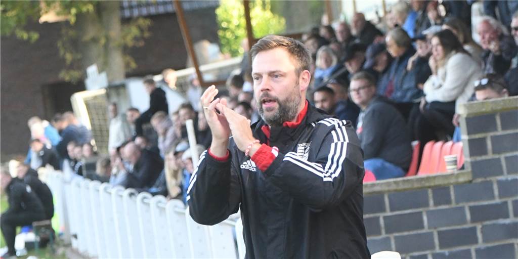 Eintracht Ahaus verpasst den Sieg beim Spitzenreiter Bockum-Hövel knapp Beim 3:3 bei Spitzenreiter Bockum-Hövel gab es mehrfach Beifall von Trainer Frank Wegener.