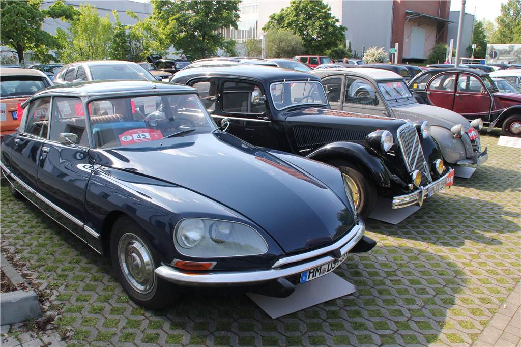 Beim 45. Deutschlandtreffen des Citroën Veteranen Clubs konnten am Himmelfahrtswochenende auf dem Parkplatz des Lüner Ringhotels eine Vielzahl an alten und legendären französischen Automodellen bewundert werden.