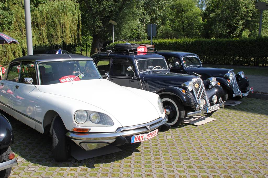 Beim 45. Deutschlandtreffen des Citroën Veteranen Clubs konnten am Himmelfahrtswochenende auf dem Parkplatz des Lüner Ringhotels eine Vielzahl an alten und legendären französischen Automodellen bewundert werden.