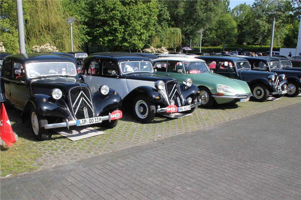Beim 45. Deutschlandtreffen des Citroën Veteranen Clubs konnten am Himmelfahrtswochenende auf dem Parkplatz des Lüner Ringhotels eine Vielzahl an alten und legendären französischen Automodellen bewundert werden.