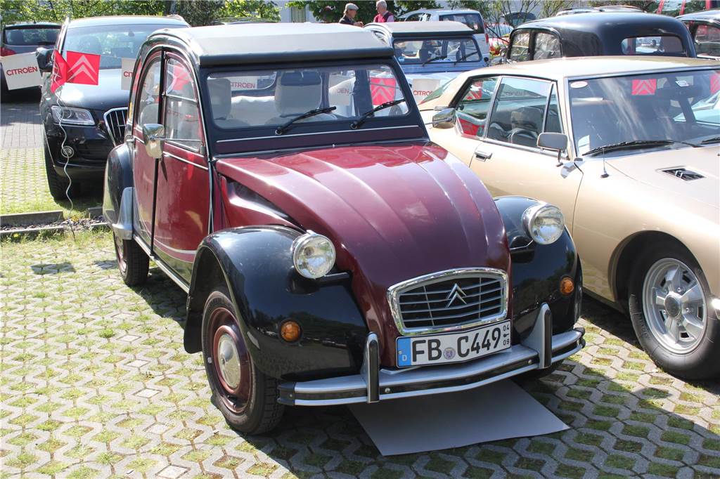 Beim 45. Deutschlandtreffen des Citroën Veteranen Clubs konnten am Himmelfahrtswochenende auf dem Parkplatz des Lüner Ringhotels eine Vielzahl an alten und legendären französischen Automodellen bewundert werden.