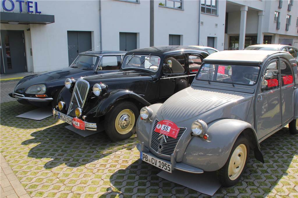 Beim 45. Deutschlandtreffen des Citroën Veteranen Clubs konnten am Himmelfahrtswochenende auf dem Parkplatz des Lüner Ringhotels eine Vielzahl an alten und legendären französischen Automodellen bewundert werden.