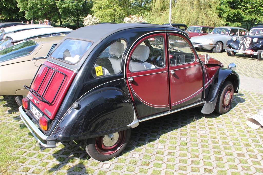 Beim 45. Deutschlandtreffen des Citroën Veteranen Clubs konnten am Himmelfahrtswochenende auf dem Parkplatz des Lüner Ringhotels eine Vielzahl an alten und legendären französischen Automodellen bewundert werden.