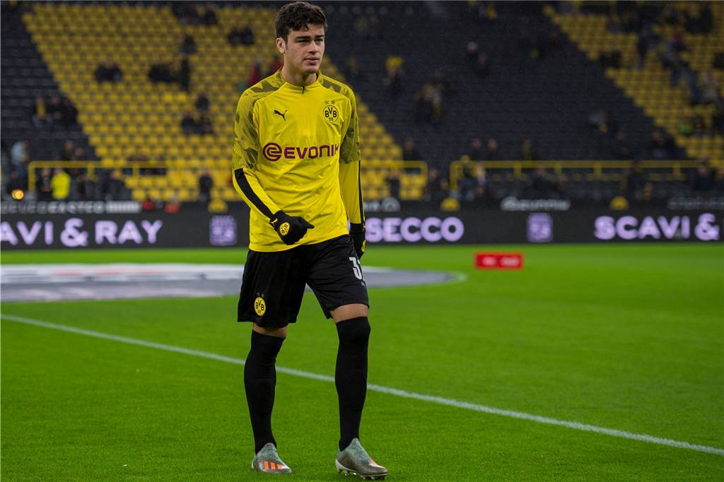 Youngster steht beim BVB vor dem Profi-Debüt! Der beeindruckende Weg des Giovanni Reyna Beim 5:0 gegen Düsseldorf stand Reyna erstmals im Profi-Kader des BVB.