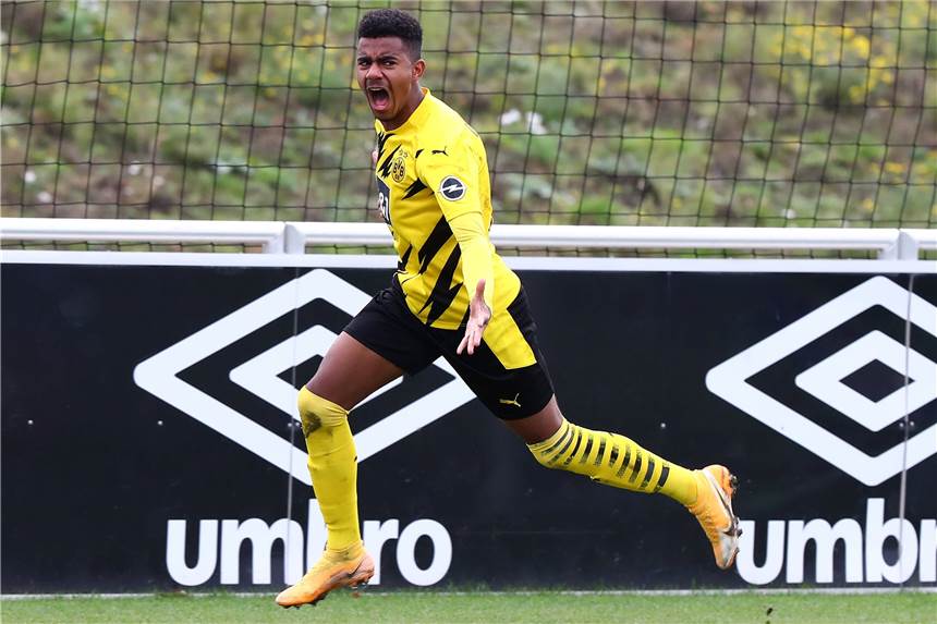 BVB-Talent Knauff erhält Profivertrag - Ricken lobt „Erfolgsgeschichte“ Beim 5:1 gegen Schalke erzielte Ansgar Knauff seinen ersten BVB-Treffer im Seniorenbereich.