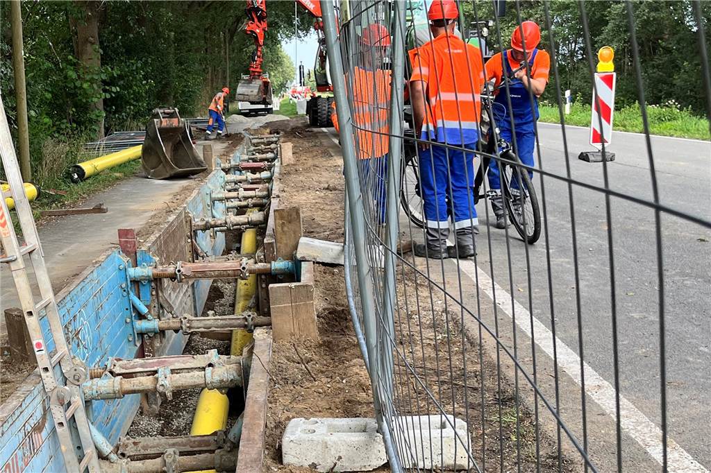 Unfall auf der Ahauser Landstraße: Radfahrer (81) stürzt in Baugrube Unfall Ahauser Landstraße