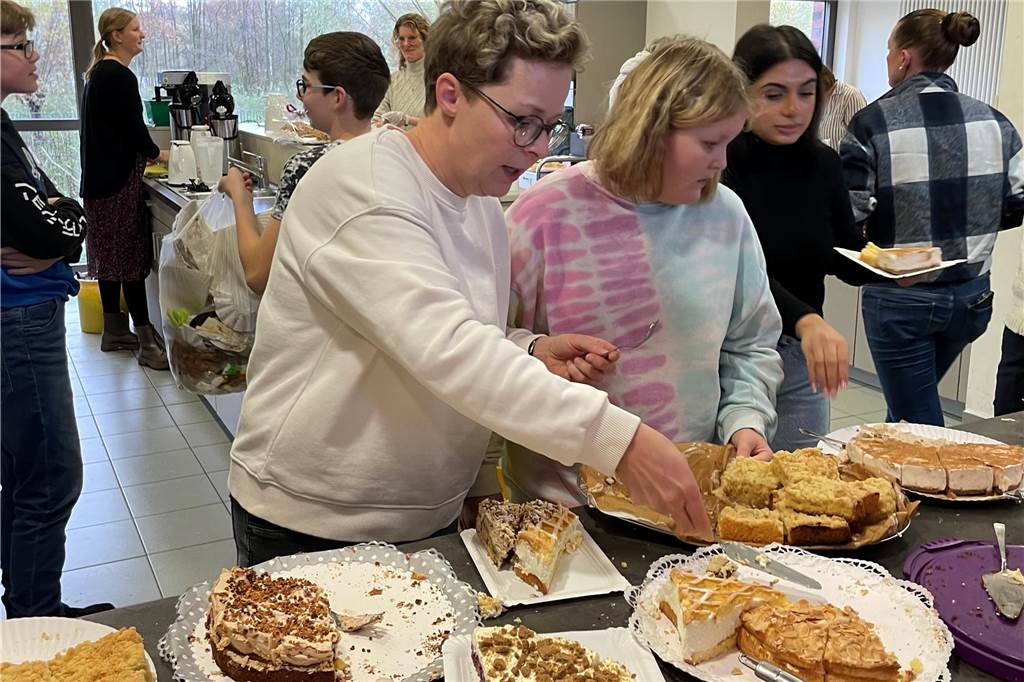 Beim Adventsbasar der St.-Felicitas-Schule war das Angebot groß - und auch die Besucherresonanz. Hier einige Eindrücke