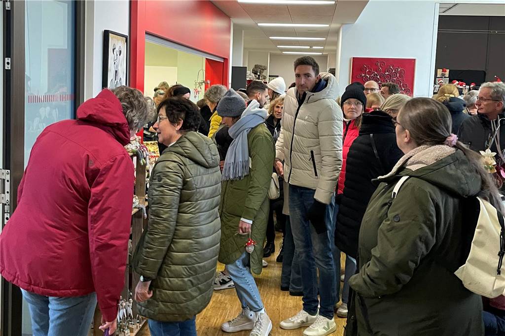 Beim Adventsbasar der St.-Felicitas-Schule war das Angebot groß - und auch die Besucherresonanz. Hier einige Eindrücke