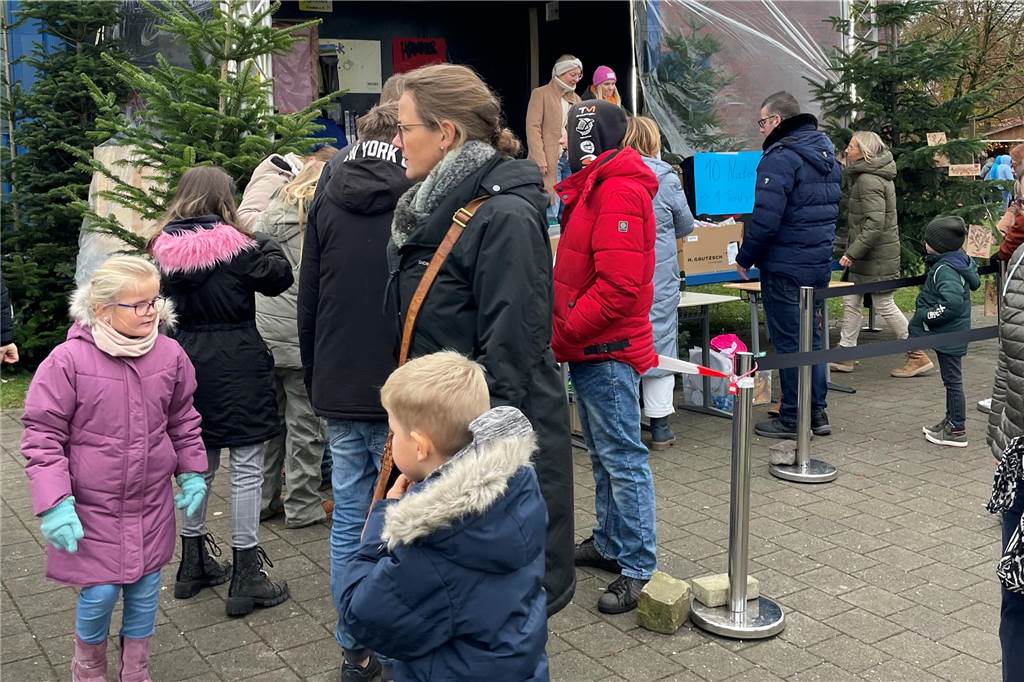 Beim Adventsbasar der St.-Felicitas-Schule war das Angebot groß - und auch die Besucherresonanz. Hier einige Eindrücke
