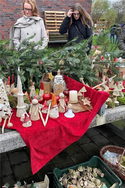 Beim Adventsbasar der St.-Felicitas-Schule war das Angebot groß - und auch die Besucherresonanz. Hier einige Eindrücke