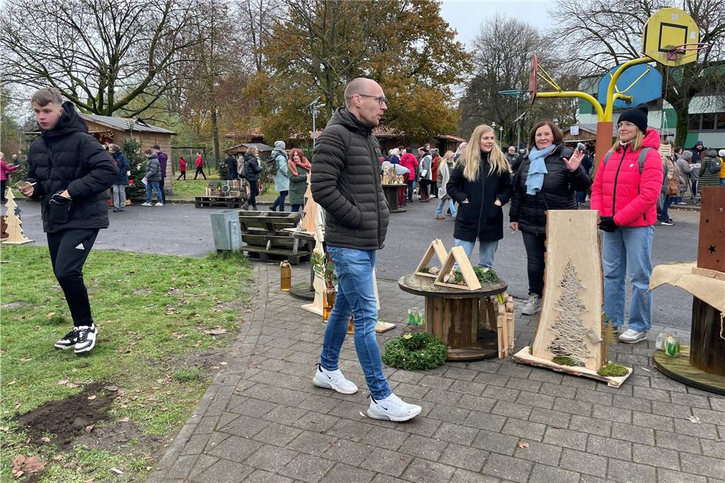 Beim Adventsbasar der St.-Felicitas-Schule war das Angebot groß - und auch die Besucherresonanz. Hier einige Eindrücke