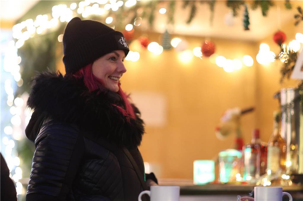Viele Bilder vom Adventsmarkt in Selm: Selbst der Nikolaus war da Beim Adventsmarkt in Selm herrschte am Samstag (2. Dezember) beste Stimmung.