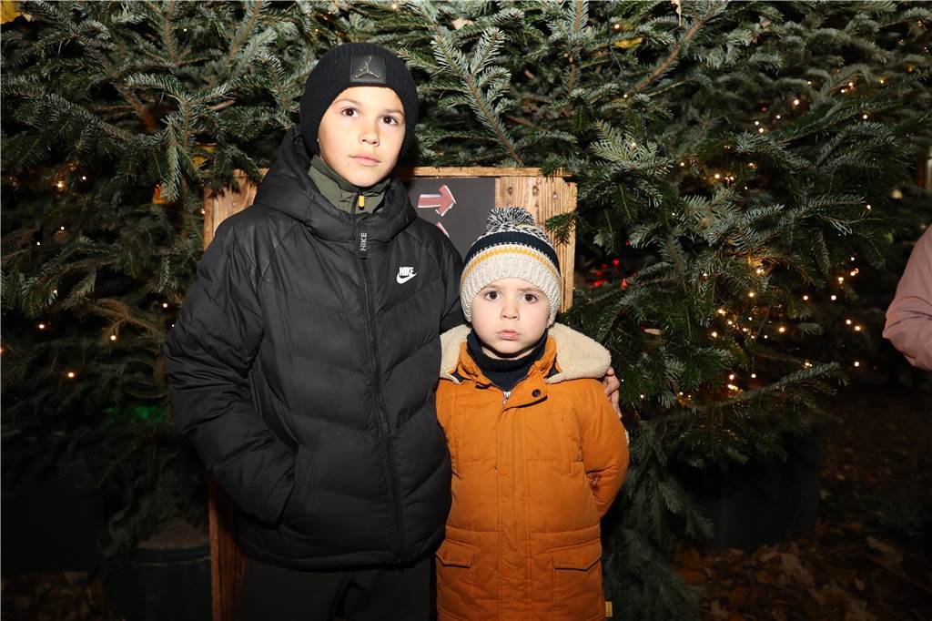 Viele Bilder vom Adventsmarkt in Selm: Selbst der Nikolaus war da Beim Adventsmarkt in Selm herrschte am Samstag (2. Dezember) beste Stimmung.