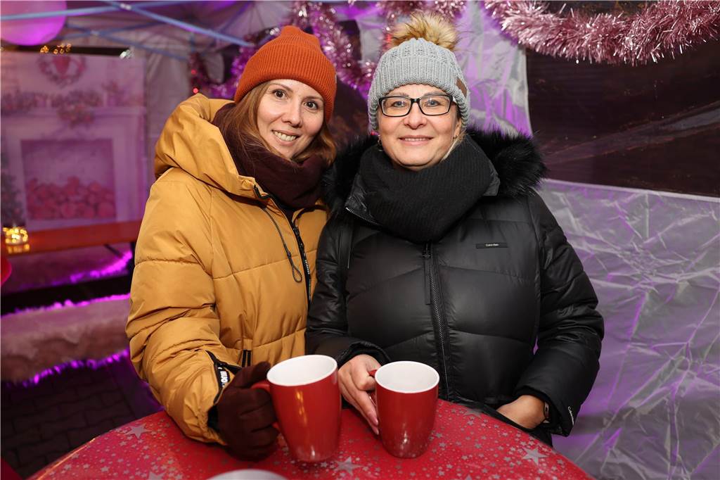 Viele Bilder vom Adventsmarkt in Selm: Selbst der Nikolaus war da Beim Adventsmarkt in Selm herrschte am Samstag (2. Dezember) beste Stimmung.