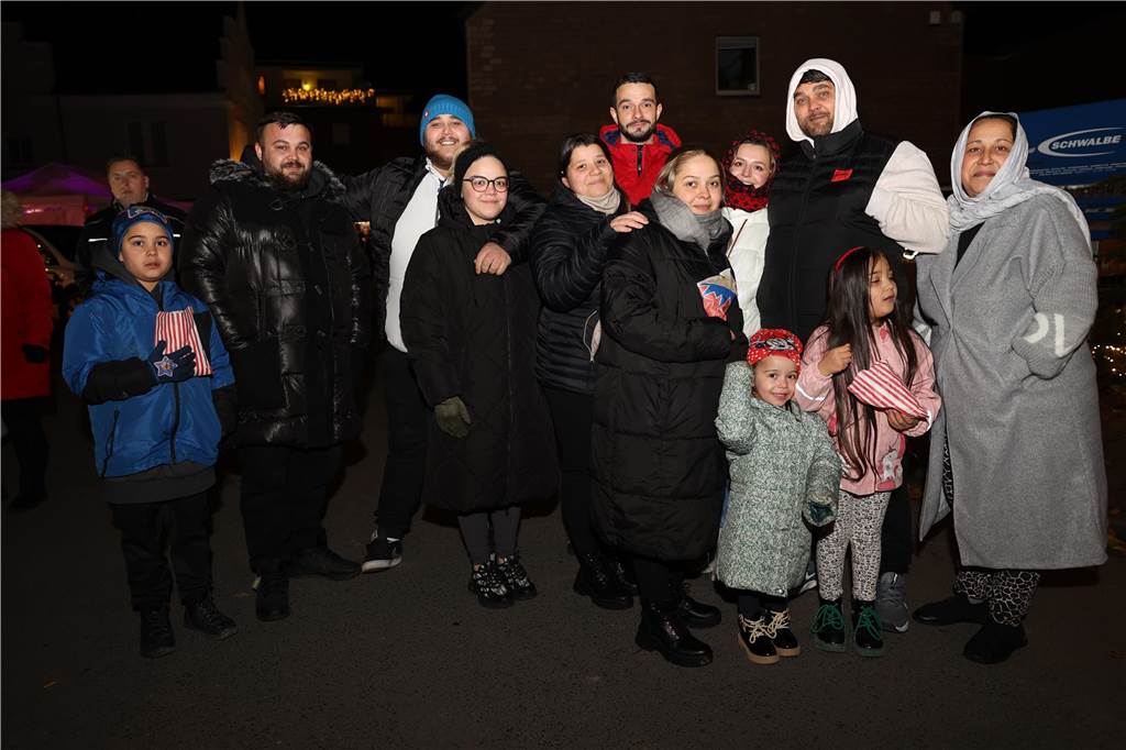 Viele Bilder vom Adventsmarkt in Selm: Selbst der Nikolaus war da Beim Adventsmarkt in Selm herrschte am Samstag (2. Dezember) beste Stimmung.