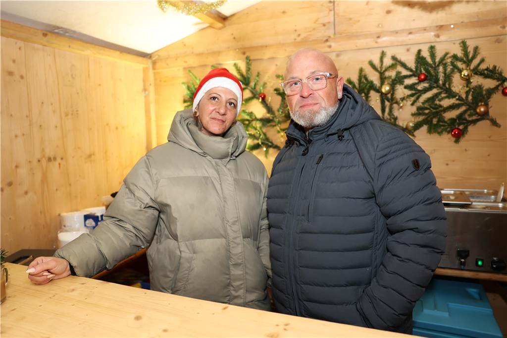 Viele Bilder vom Adventsmarkt in Selm: Selbst der Nikolaus war da Beim Adventsmarkt in Selm herrschte am Samstag (2. Dezember) beste Stimmung.