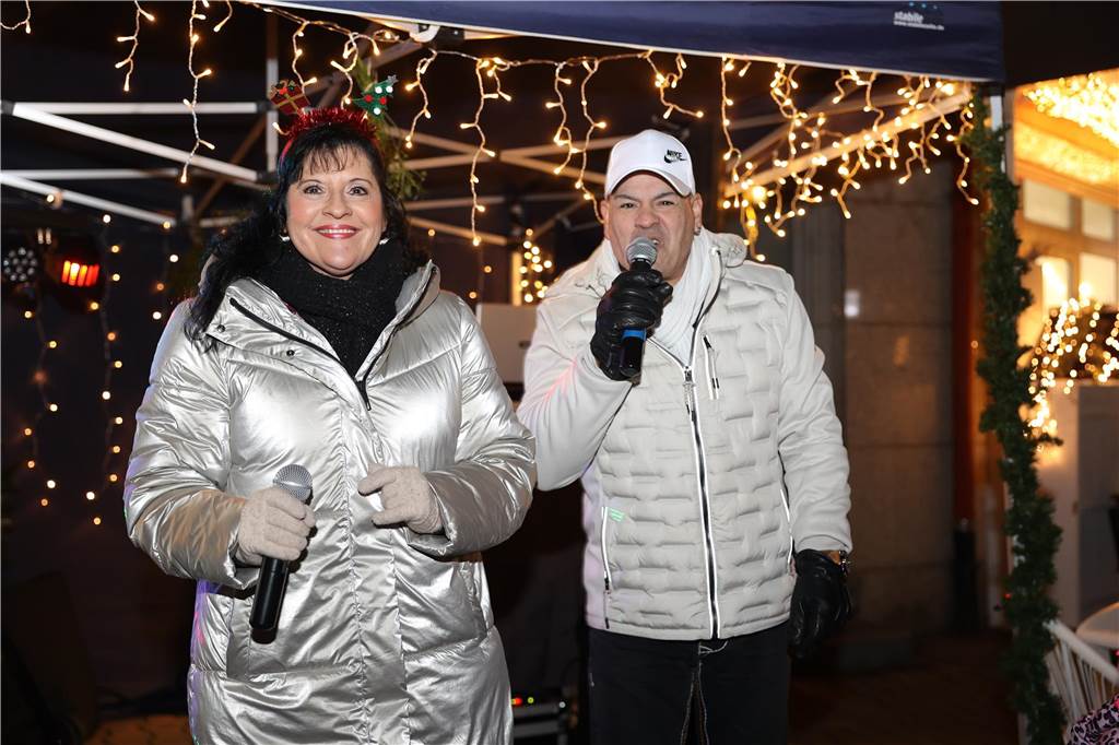 Viele Bilder vom Adventsmarkt in Selm: Selbst der Nikolaus war da Beim Adventsmarkt in Selm herrschte am Samstag (2. Dezember) beste Stimmung.
