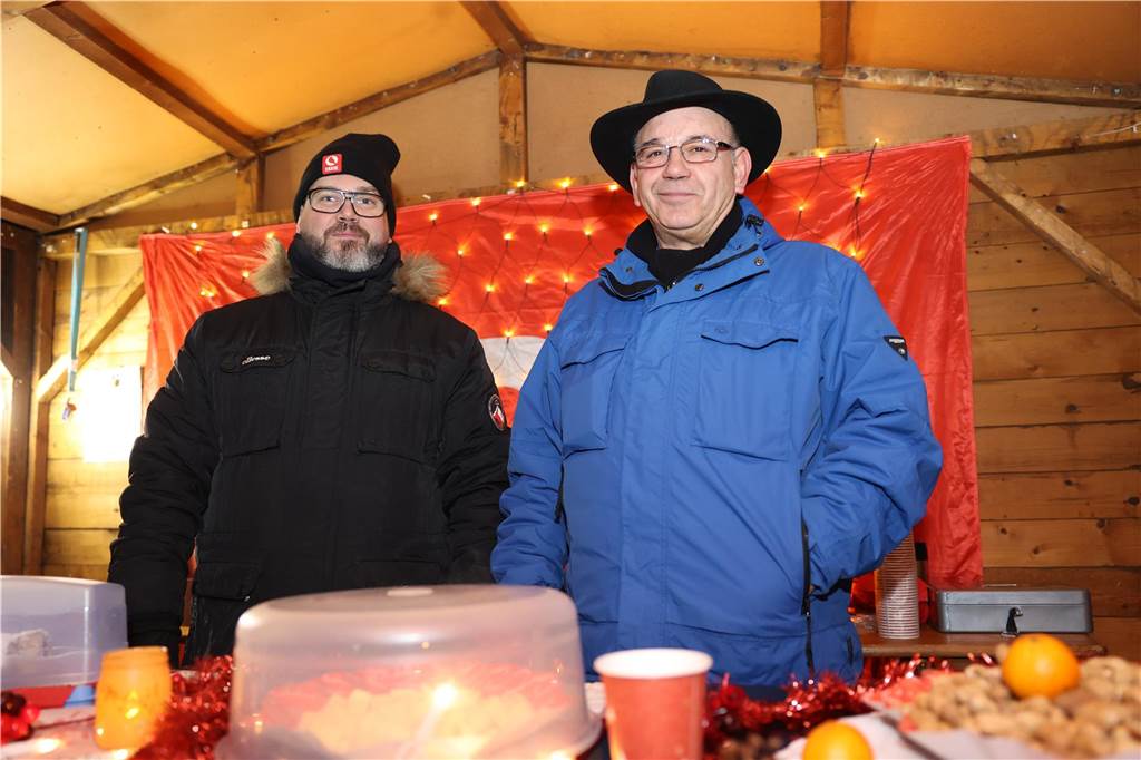 Viele Bilder vom Adventsmarkt in Selm: Selbst der Nikolaus war da Beim Adventsmarkt in Selm herrschte am Samstag (2. Dezember) beste Stimmung.
