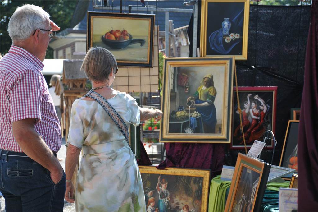Beim Ahauser Schlosszauber gibt es nicht nur was für Gartenfans zum Staunen. Auch Genussliebhaber und Kunstinteressierte werden hier fündig. Die Messe geht noch bis Sonntag (22.9.).