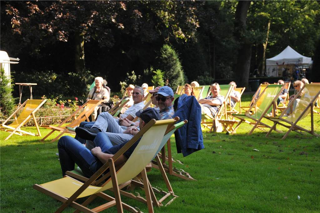 Beim Ahauser Schlosszauber gibt es nicht nur was für Gartenfans zum Staunen. Auch Genussliebhaber und Kunstinteressierte werden hier fündig. Die Messe geht noch bis Sonntag (22.9.).