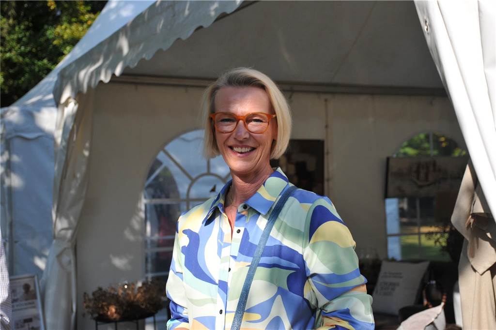 Beim Ahauser Schlosszauber gibt es nicht nur was für Gartenfans zum Staunen. Auch Genussliebhaber und Kunstinteressierte werden hier fündig. Die Messe geht noch bis Sonntag (22.9.).