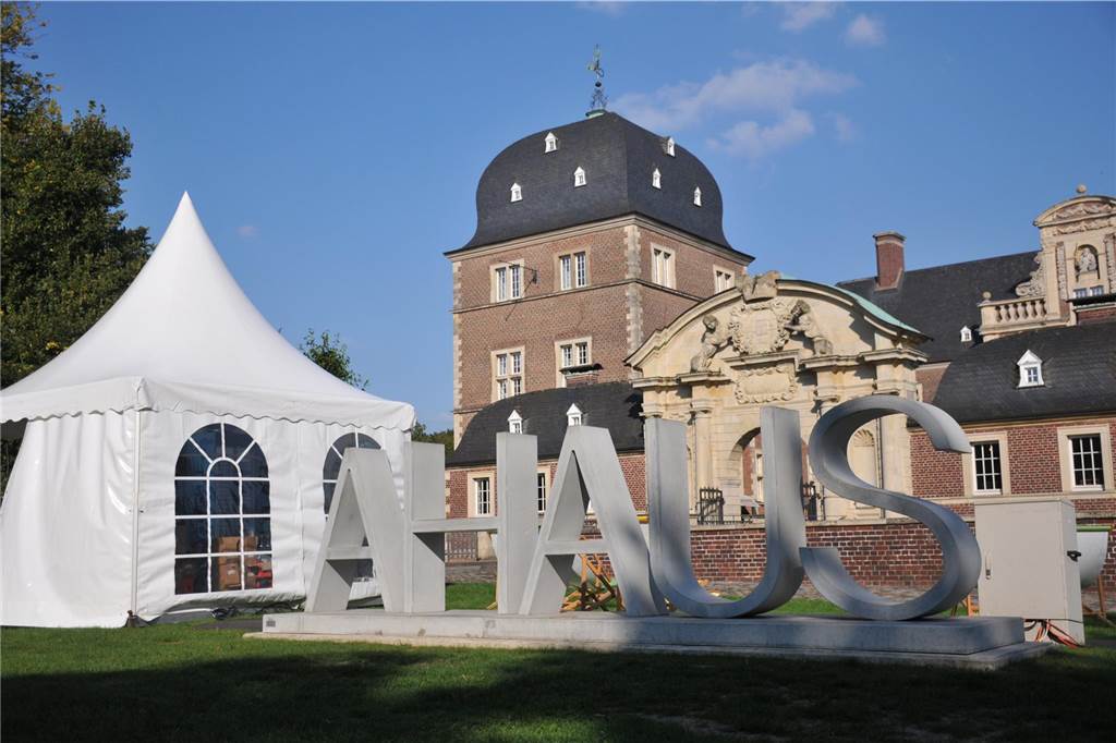 Beim Ahauser Schlosszauber gibt es nicht nur was für Gartenfans zum Staunen. Auch Genussliebhaber und Kunstinteressierte werden hier fündig. Die Messe geht noch bis Sonntag (22.9.).