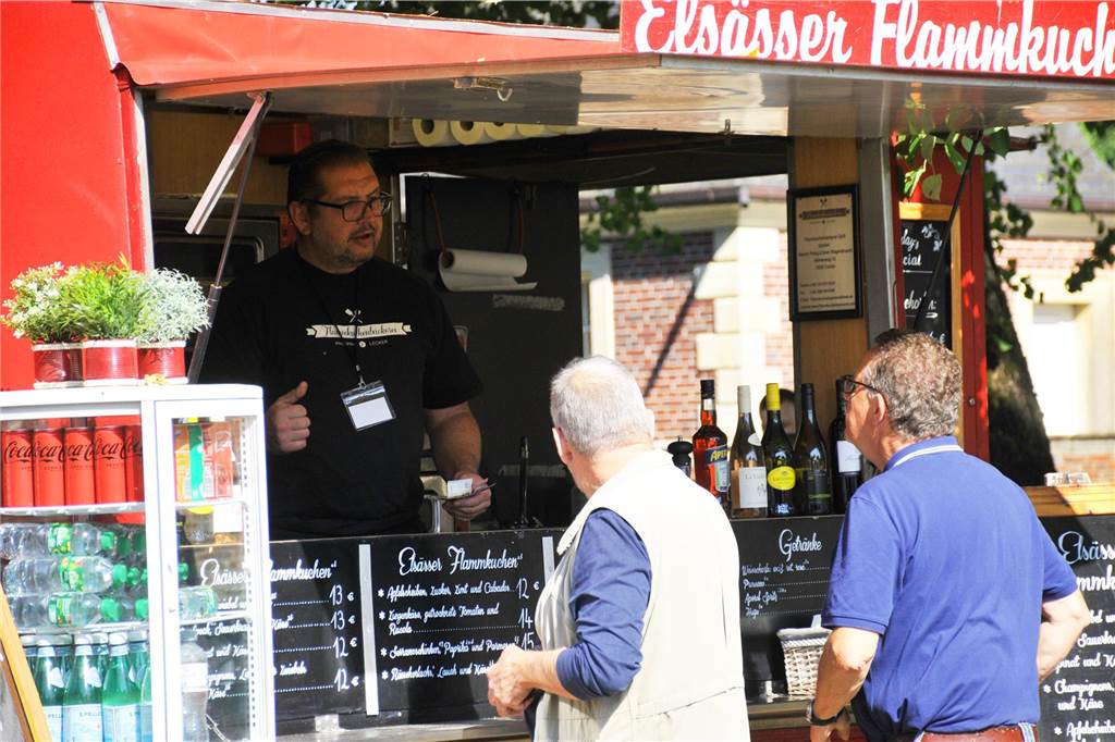 Beim Ahauser Schlosszauber gibt es nicht nur was für Gartenfans zum Staunen. Auch Genussliebhaber und Kunstinteressierte werden hier fündig. Die Messe geht noch bis Sonntag (22.9.).