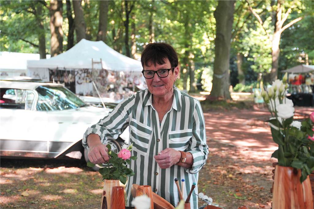Beim Ahauser Schlosszauber gibt es nicht nur was für Gartenfans zum Staunen. Auch Genussliebhaber und Kunstinteressierte werden hier fündig. Die Messe geht noch bis Sonntag (22.9.).