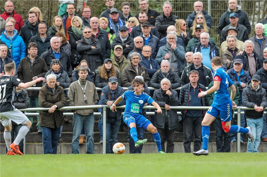 Ist der Preisunterschied zwischen Männern und Frauen beim Amateurfußball noch zeitgemäß? Beim ASC sind auch viele Frauen auf den Tribünen.