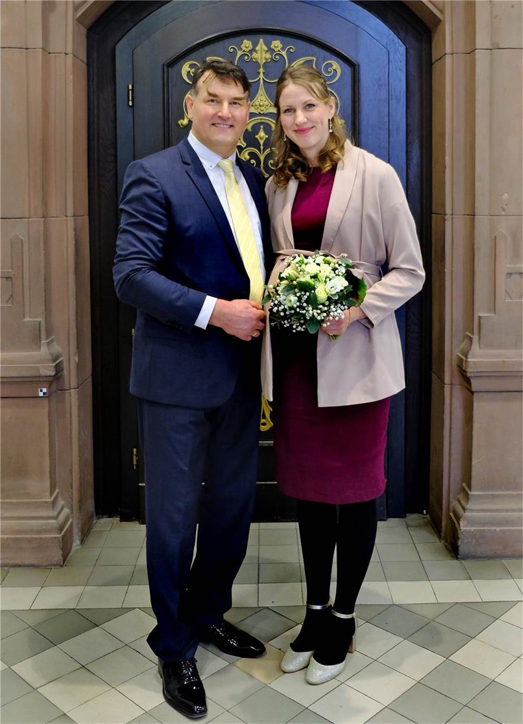 Die Eheleute Justina Heynck und Marc Redel nach ihrer Trauung im Rathaus Recklinghausen