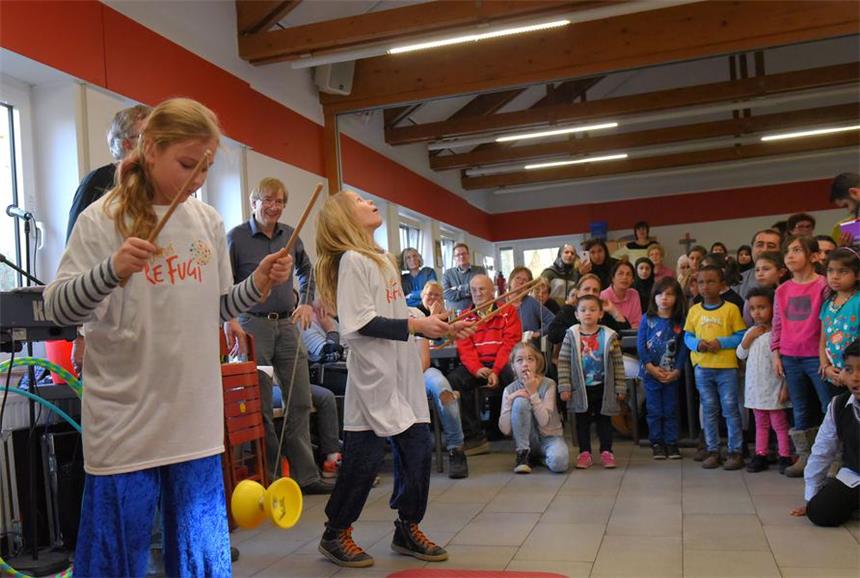 Beim Begegnungsfest der St.-Christophorus-Gemeinde Holzen gab es jede Menge Musik, Tanz und Leckereien.
