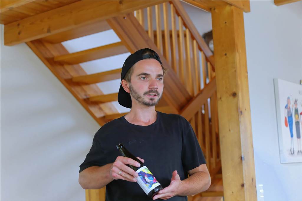 Thomas Redders (29) zeigt, wie jeder sein eigenes Bier brauen kann Beim Biertasting verriet Thomas Redders viel über die von ihm ausgewählten Biere.