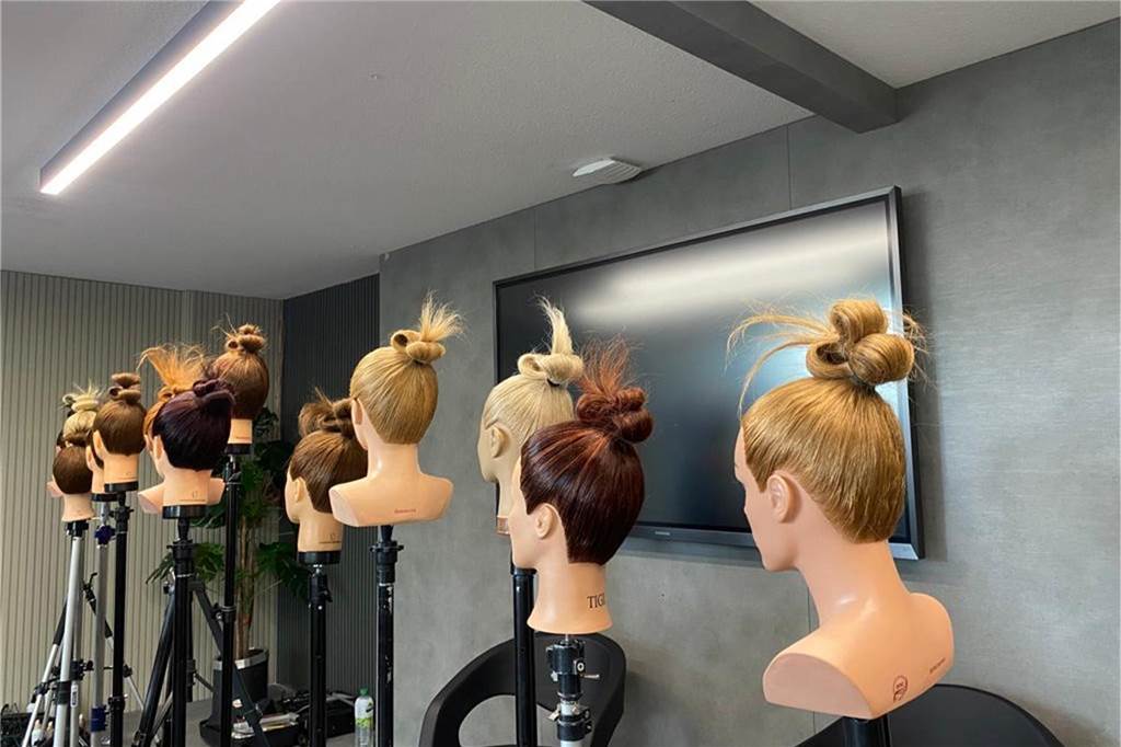Friseurin fährt zur Fashion Week in New York: „Mehr geht eigentlich nicht“ Beim Boot Camp in Hannover wurden allerhand Frisuren geübt.