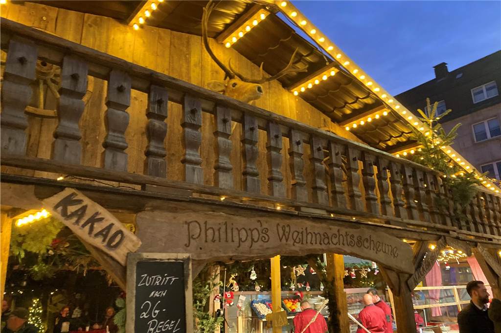Weihnachtsdorf-Macher Frank Philipp: „Das wird sich nicht beißen“ Beim Castroper Weihnachtsmarkt 2021 stand die Scheune von Familie Philipp offen für Menschen nach der 2G-Regel. 2022 war sie und vor allem der Bereich davor gut besucht. 2023 rückt sie nun ins Zentrum.