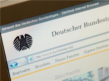 Beim Cyber-Angriff auf den Bundestag soll auch ein Rechner aus dem Bundestagsbüro von Angela Merkel infiziert worden sein. Foto: Maurizio Gambarini