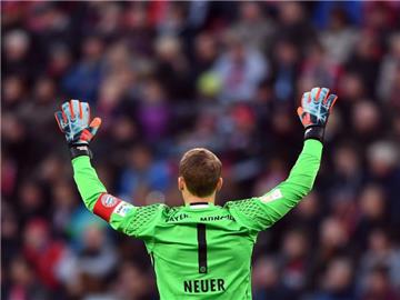 Beim deutschen Fußball-Meister Bayern München tritt Manuel Neuer die Nachfolge von Philipp Lahm an. Foto: Federico Gambarini
