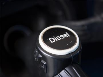 Beim Dieselgipfel Anfang August hatten Politik und Wirtschaft sich darauf geeinigt, dass zunächst rund 2,8 Millionen neuere Diesel verbesserte Software bekommen sollen. Foto: Marijan Murat