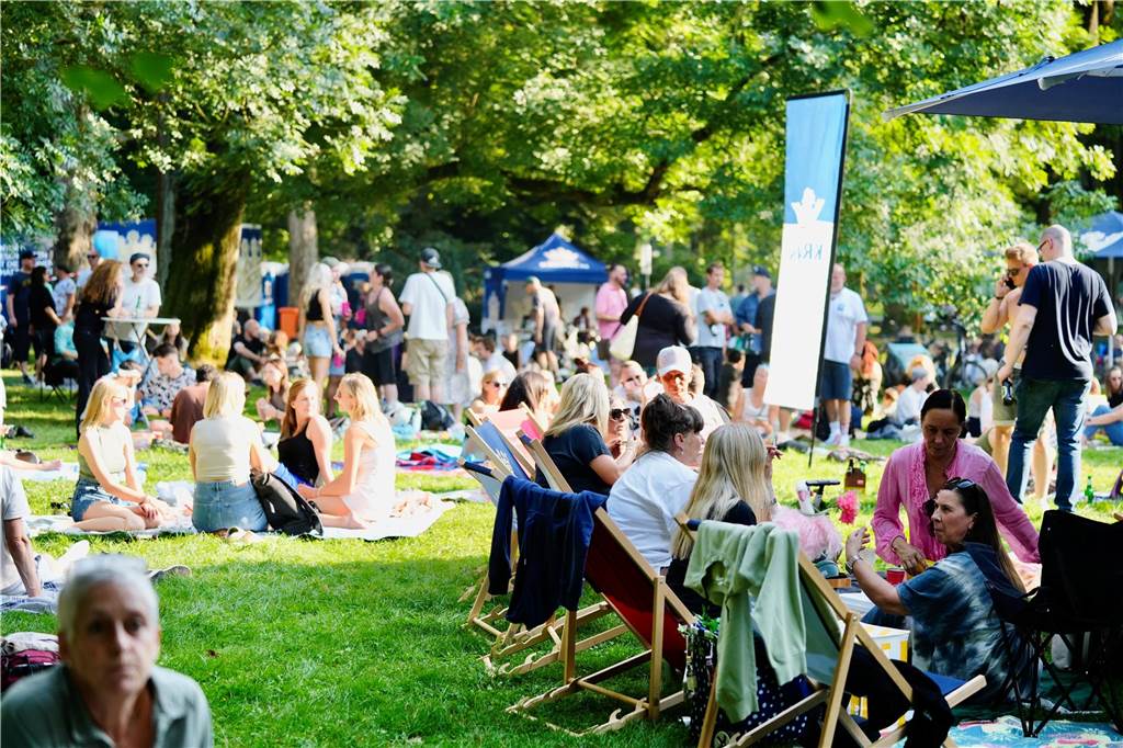 Beim DJ Picknick im Westpark hatten die Besucher bei strahlendem Sonnenschein viel Spaß.