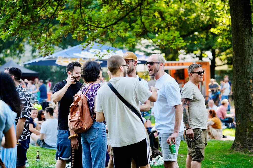Beim DJ Picknick im Westpark hatten die Besucher bei strahlendem Sonnenschein viel Spaß.