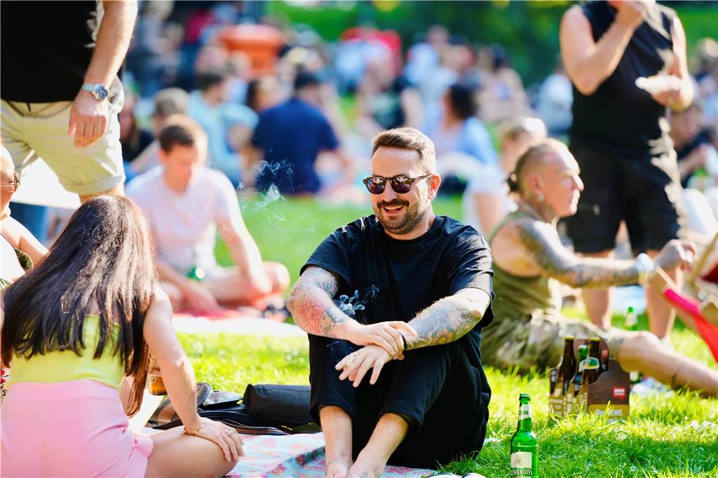 Beim DJ Picknick im Westpark hatten die Besucher bei strahlendem Sonnenschein viel Spaß.
